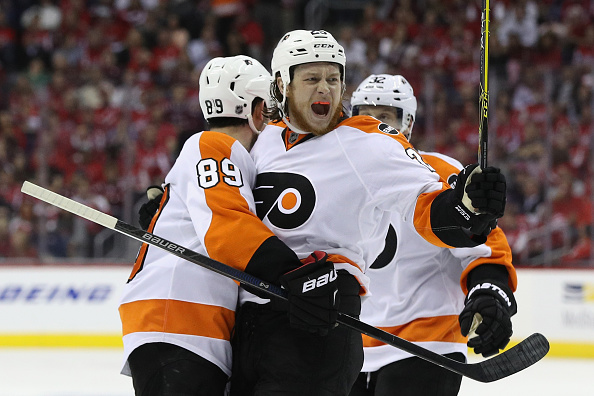 Ryan White signs with the Arizona Coyotes. | Photo: Rob Carr/Getty Images