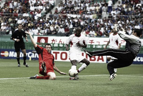 Gol de Wilmots em 2002 contra a Tunísia (Fonte:Getty Images)
