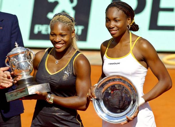Williams (right) reached her solitary French Open final in 2002 losing to Serena (left) in straight sets (Photo by Andre Durand / Getty)