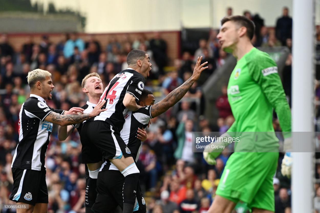 <strong><a  data-cke-saved-href='https://www.vavel.com/en/football/2022/01/11/premier-league/1098128-chris-wood-to-newcastle-united-a-long-read.html' href='https://www.vavel.com/en/football/2022/01/11/premier-league/1098128-chris-wood-to-newcastle-united-a-long-read.html'>Callum Wilson</a></strong> celebrates his opener in front of the Burnley fans: Gareth Copley/GettyImages