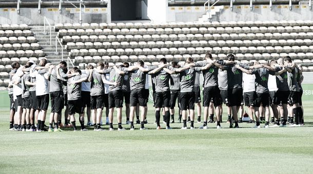 Minuto de silencio del Wolfsburgo en su primer entrenamiento en Sudáfrica | Imagen: Wolfsburgo