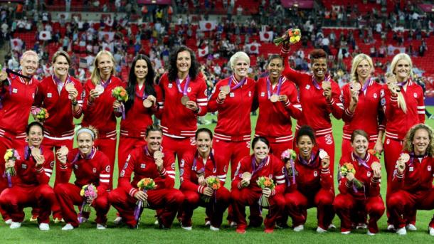 LeBlanc celebrates her bronze medal with the team at the 2012 Olympics | Source: olympics.ca