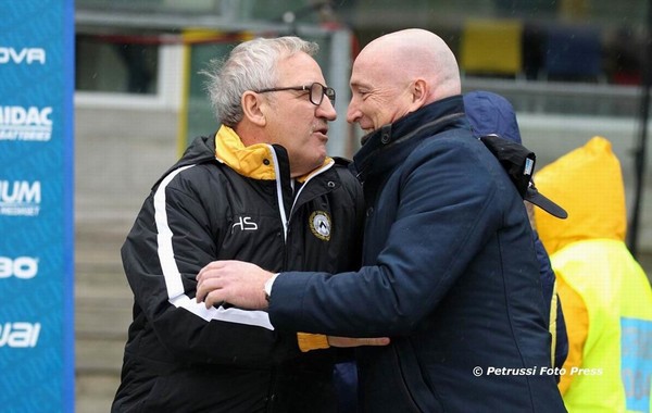 Delneri saluta Maran. Fonte: www.facebook.com/UdineseCalcio1896