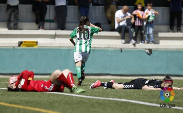 Las jugadoras del Zaragoza CFF lamental el gol del Real Betis | Fotografía: LaLiga