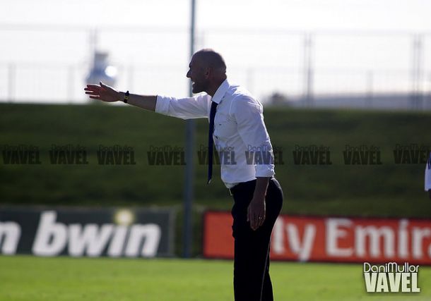 Zidane dirige un encuentro con el Castilla. | FOTO: Dani Mullor - VAVEL