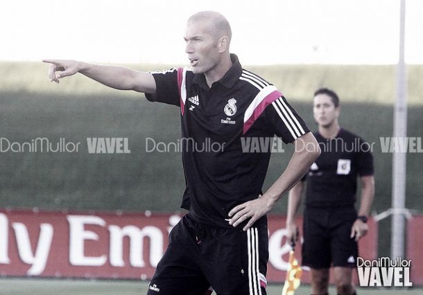 Zinedine Zidane dirigiendo un partido en el Alfredo Di Stéfano con el Castilla | Foto: VAVEL