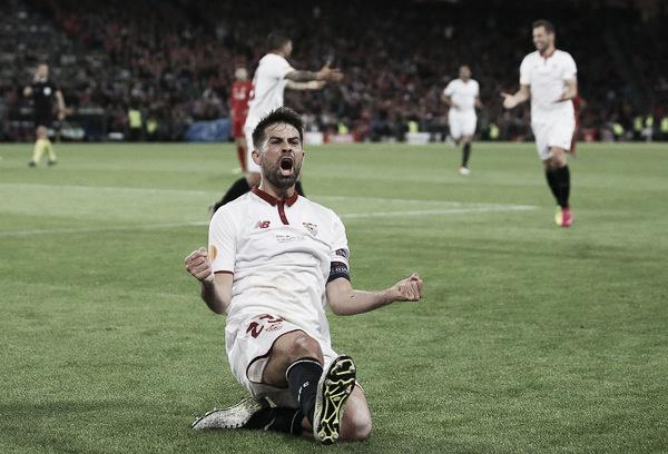 Coke's brace in the 2016 Europa League final saw Sevilla defeat Liverpool to lift the trophy. (Photo: Zimbio)