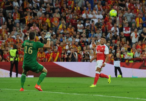 Oxlade-Chamberlaine anota el gol del empate (Imagen: arsenal.com)