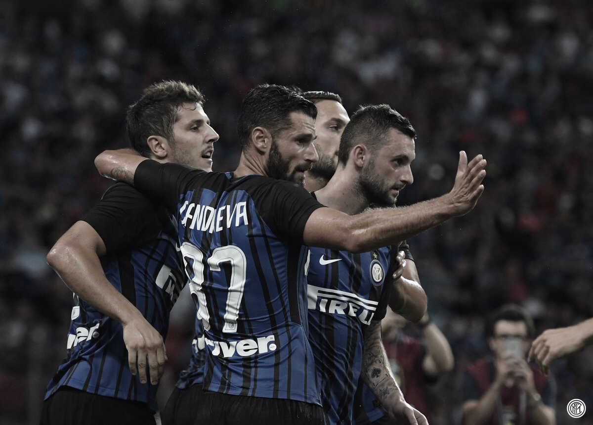 Internazionale goleia Genoa e continua perseguição à Juventus Internazionale goleia Genoa e continua perseguição à Juventus