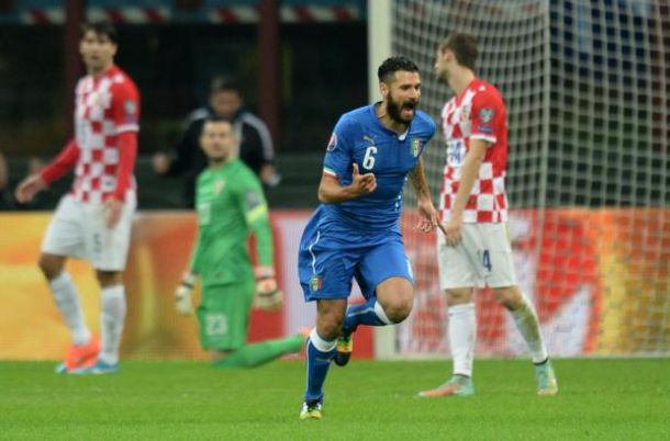 Italia y Croacia empatan en un partido con mucho humo