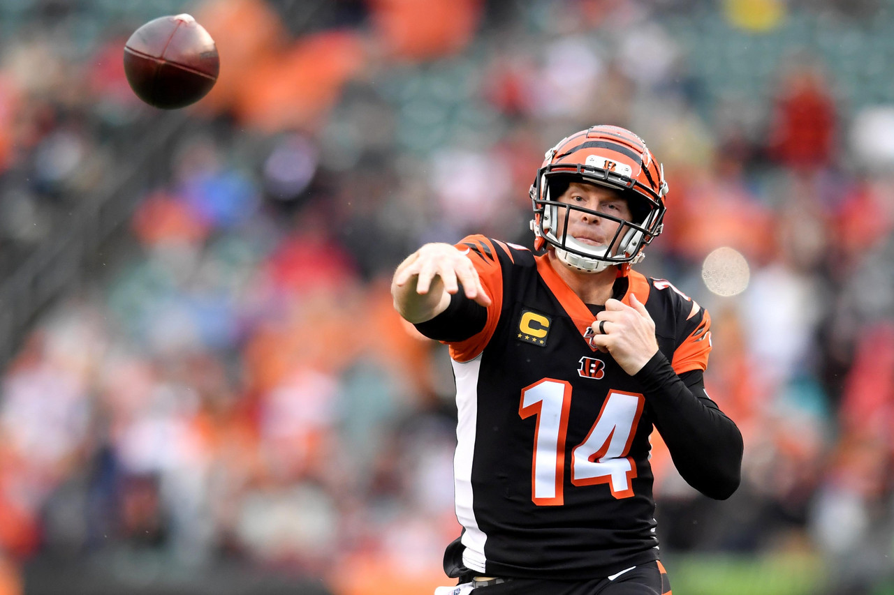 Quarterback Andy Dalton signs one-year contract with Dallas Cowboys