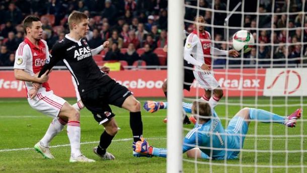 Un sorpresivo AZ complica la pelea por el título al Ajax