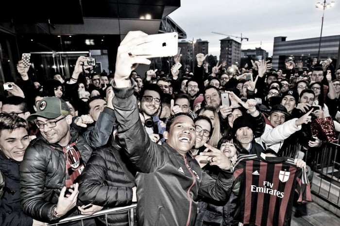 Bacca spegne le voci: "Al Milan sono felice, l'obiettivo è tornare in Europa"