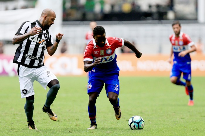 Botafogo vence Bahia fora de casa e se aproxima mais do G-6