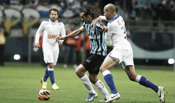 Para adiar festa do título e reconquistar vaga no G-4, Grêmio recebe o líder Cruzeiro