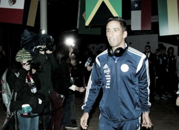 Com provável saída de Valdivia, Lucas Barrios pode assumir o posto de ídolo no Palmeiras