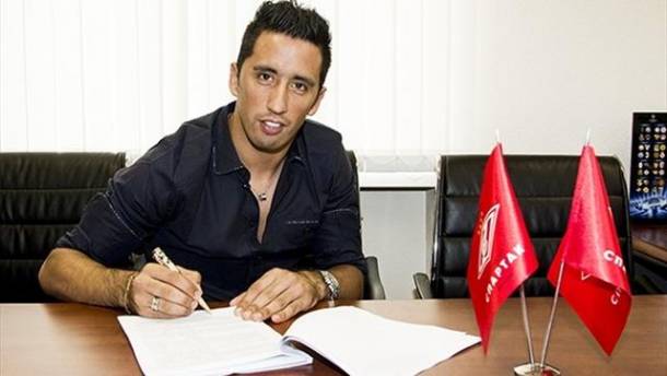 Spartak Moscou apresenta Lucas Barrios e negocia com zagueiro do Ajax