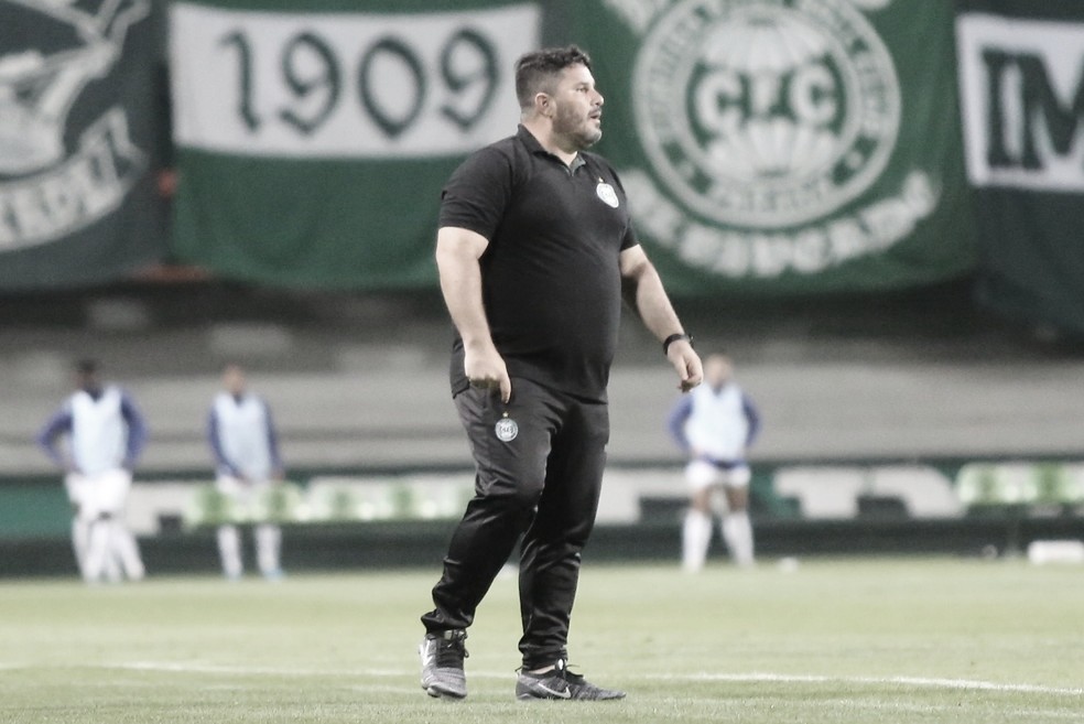 Barroca lamenta derrota do Coritiba na estreia do Brasileirão: "Perdemos em um detalhe" Barroca lamenta derrota do Coritiba na estreia do Brasileirão: "Perdemos em um detalhe"