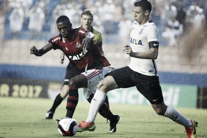 Em jogo disputado, Corinthians conquista virada, elimina Flamengo e avança às semifinais
