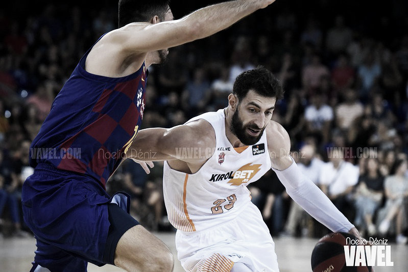 Resumen Saski Baskonia - FC Barcelona en la Euroliga (76-74) Resumen Saski Baskonia - FC Barcelona en la Euroliga (76-74)