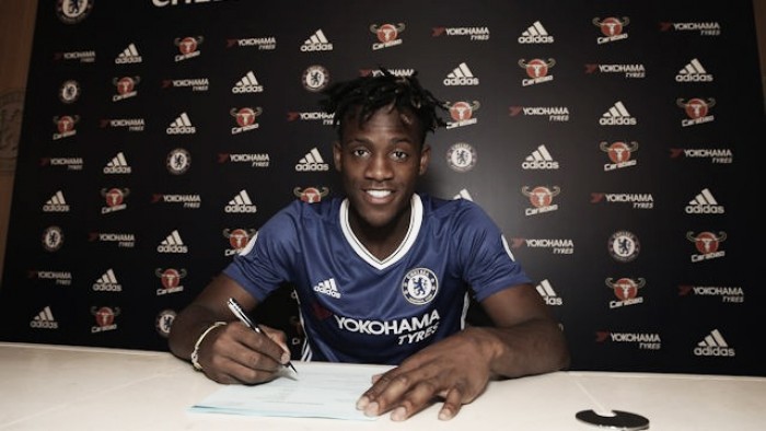 Michy Batshuayi completes move to Chelsea