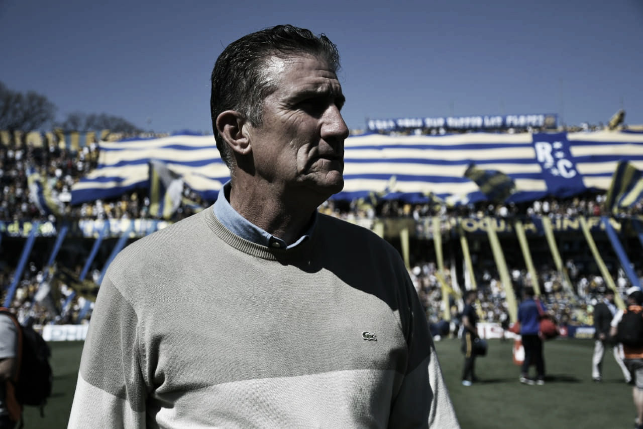 Edgardo Bauza: “Los 11 que van a jugar el jueves no van a
viajar a Buenos Aires" Edgardo Bauza: “Los 11 que van a jugar el jueves no van a
viajar a Buenos Aires"