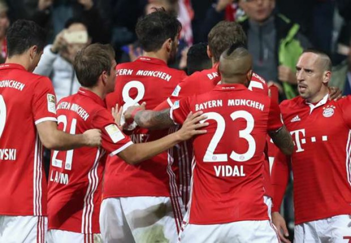Bundesliga - Kaiser Ancelotti, vola il Bayern Monaco. Affondano Werder Brema e Schalke 04