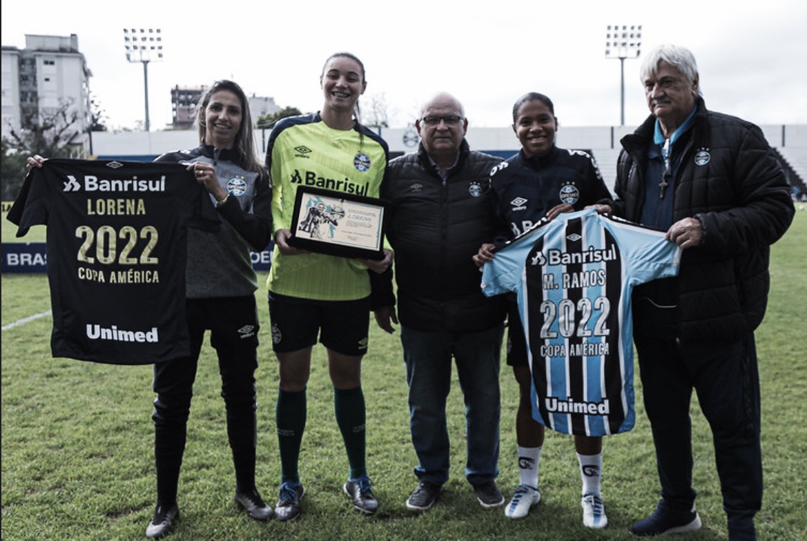 Lorena e Mónica Ramos são homenageadas pelo Grêmio
