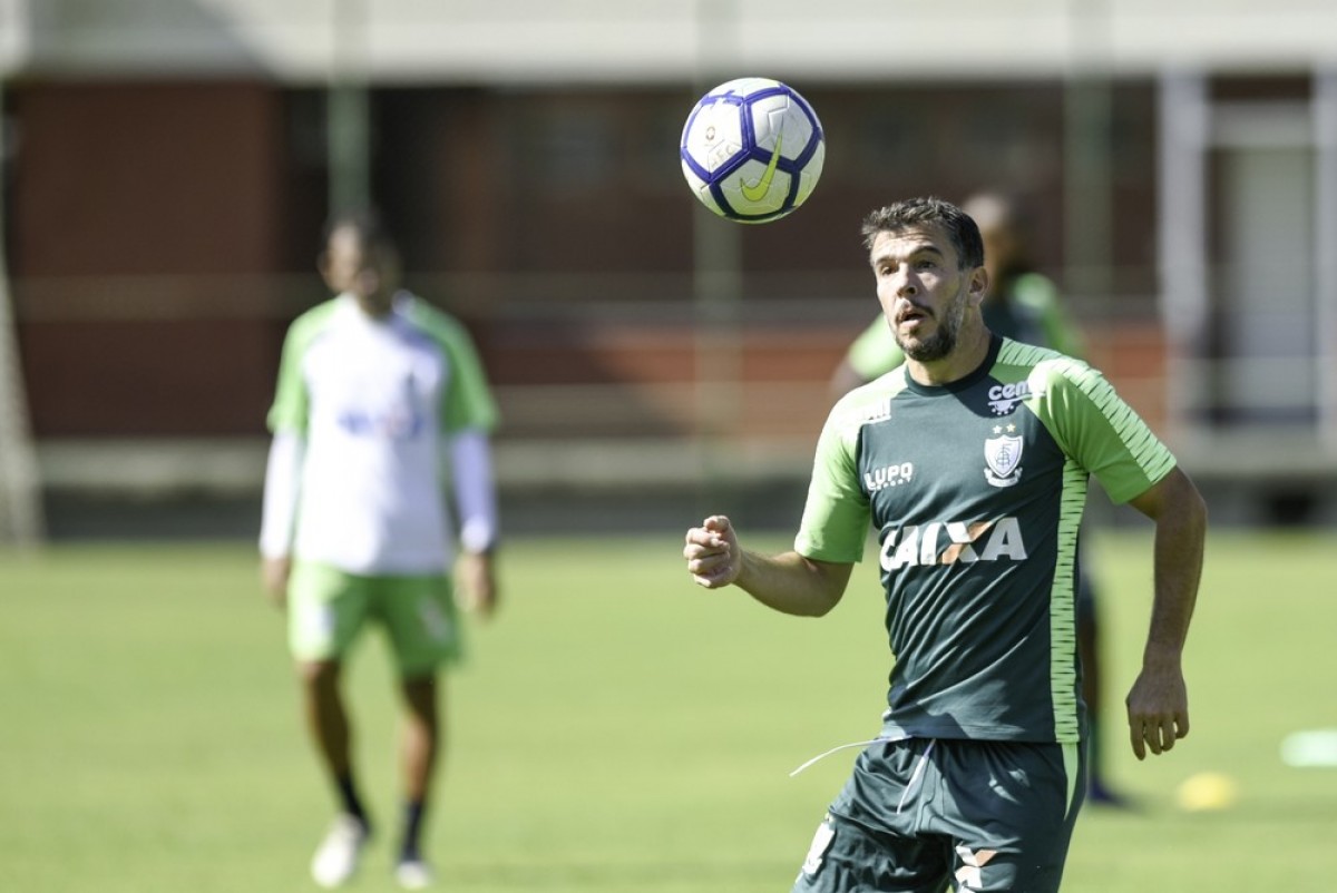 América-MG perde Juninho, mas tem volta de três jogadores para duelo com Palmeiras América-MG perde Juninho, mas tem volta de três jogadores para duelo com Palmeiras