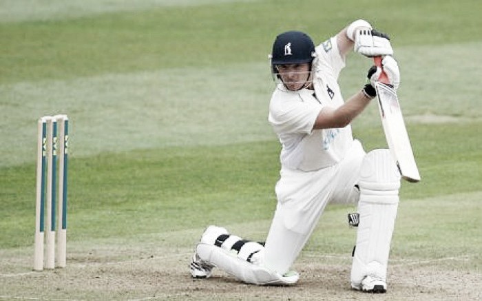 County Championship Divison One: Bell and Harinath take control on day three of opener's