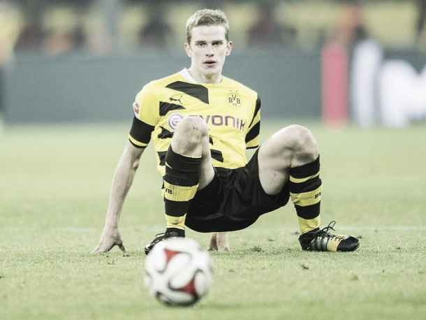 Borussia Dortmund's Sven Bender ruled out for month with knee injury