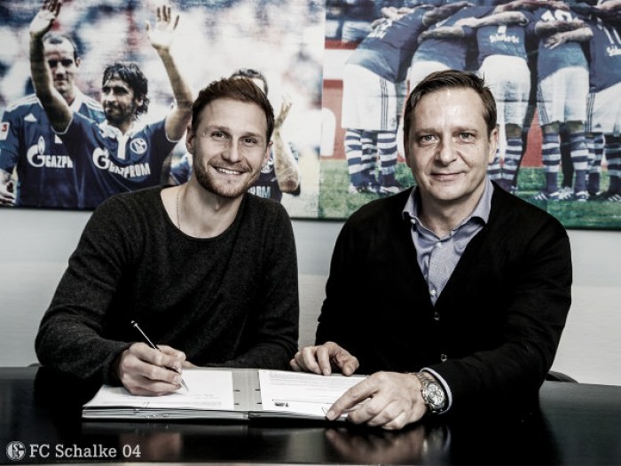 Zagueiro Höwedes renova contrato com Schalke 04 até 2020