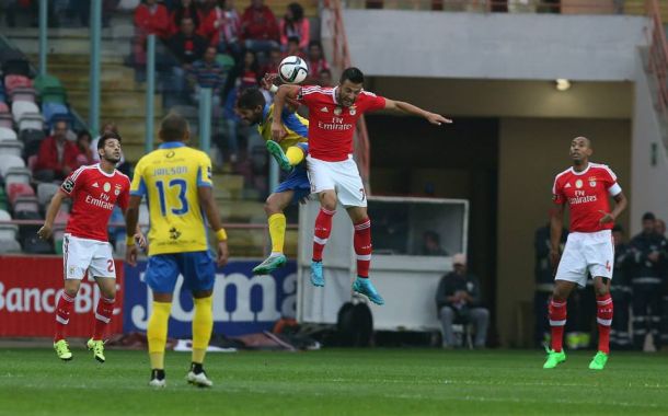 Arouca vence Benfica e lidera o Campeonato Português pela primeira vez na história