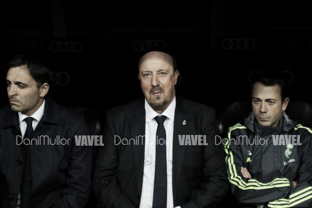 Benítez pede resposta ao elenco para torcida do Real Madrid após vexame no El Clásico