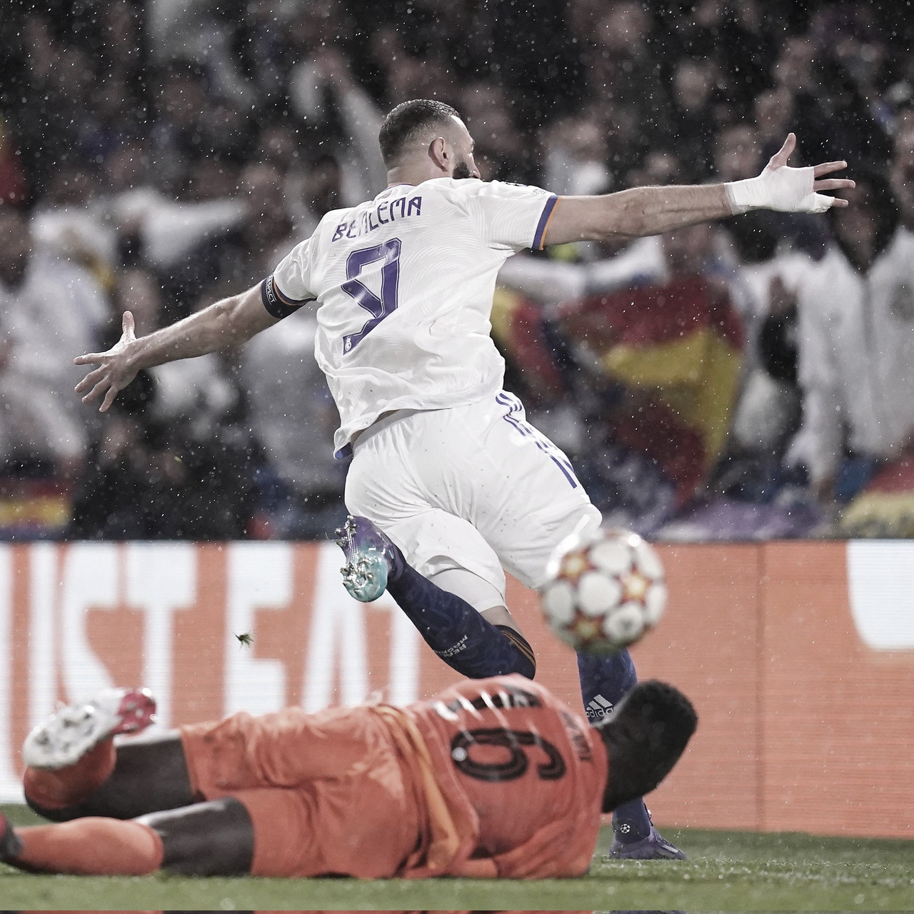 Benzema faz hat-trick em vitória do Real Madrid ante Chelsea no Stamford Bridge