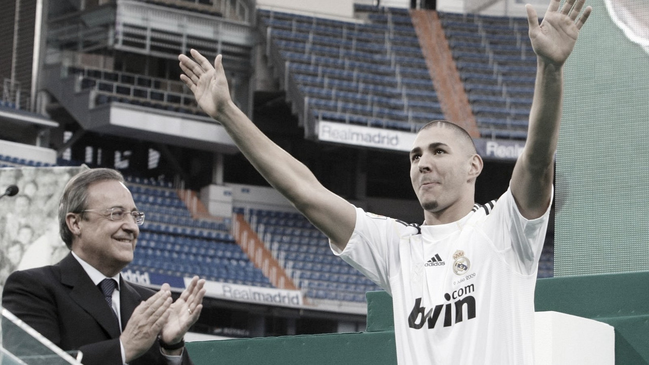 Benzema cumple doce años de blanco con una renovación debajo del brazo