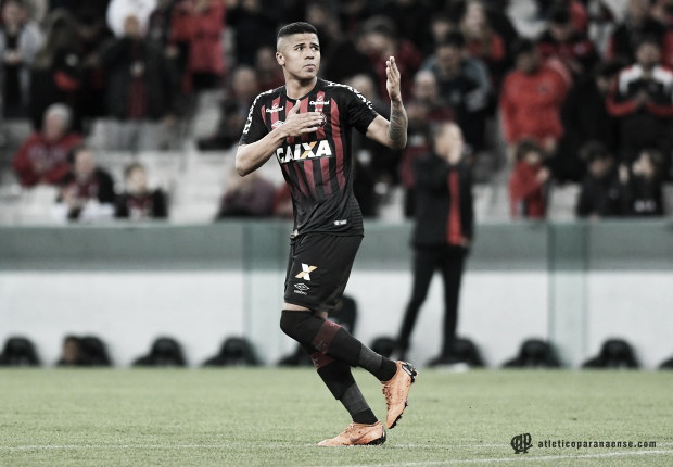 Após marcar duas vezes, Bergson admite ansiedade em seus primeiros jogos pelo Atlético-PR Após marcar duas vezes, Bergson admite ansiedade em seus primeiros jogos pelo Atlético-PR