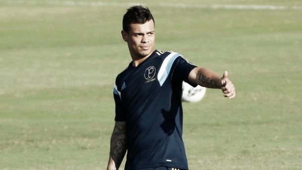 Sem espaço no Palmeiras, Bernardo inicia negociações com Vitória