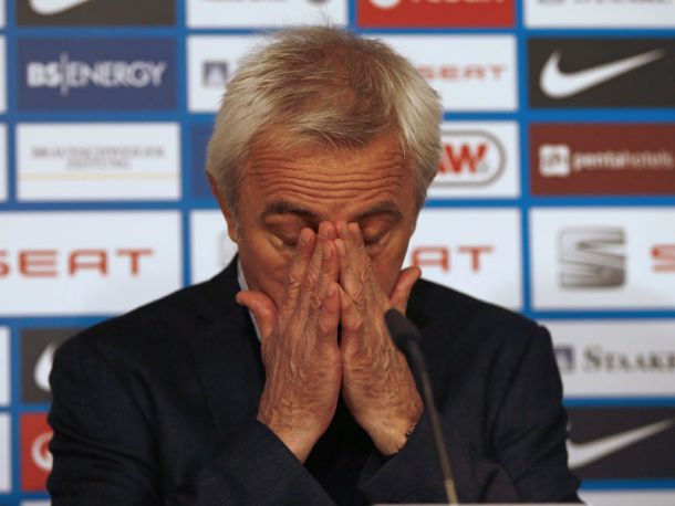 Bert van Marwijk não é mais treinador do Hamburgo Bert van Marwijk não é mais treinador do Hamburgo