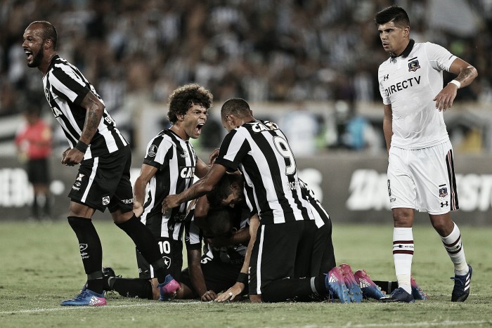 Botafogo bate Colo-Colo na ida em jogo eletrizante e dramático na Libertadores