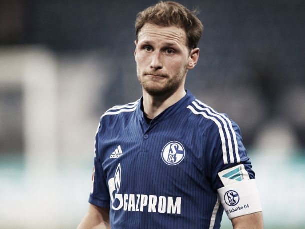 Benedikt Höwedes set to stay at Schalke