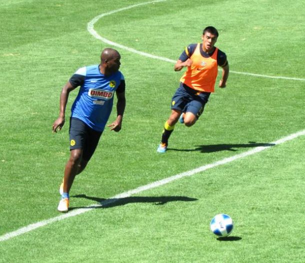 Aquivaldo Mosquera regresa a los entrenamientos y es opción para jugar ante Santos