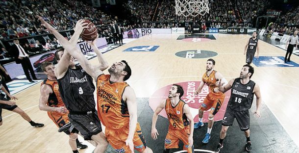 Valencia Basket – Bilbao Basket: unos mirando al cielo y otros tocando tierra