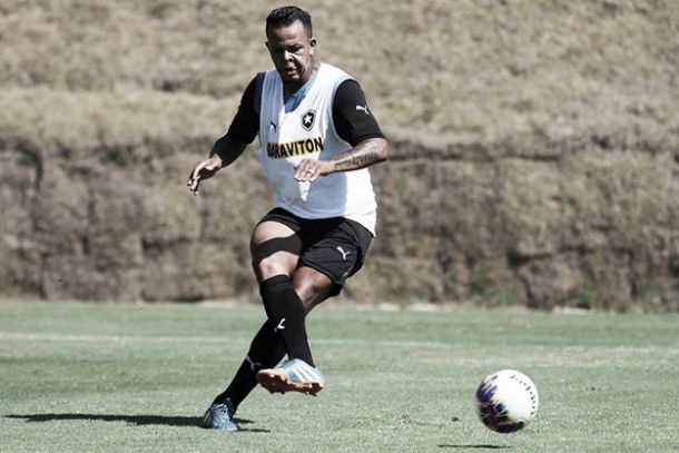 Com objetivo de recolocar Botafogo na elite, Bill projeta 30 gols na temporada