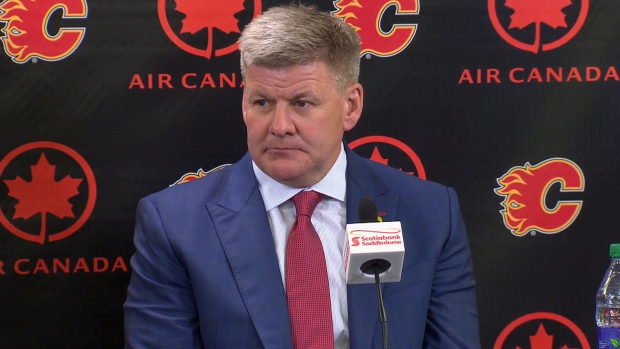 Peters, entrenador de Calgary, se disculpa en una carta dirigida al GM de los Flames, por su lenguaje ofensivo 