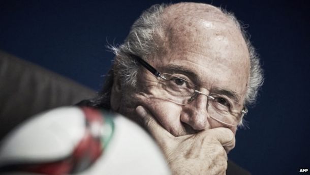 Blatter holds emergency FIFA meeting after arrests
