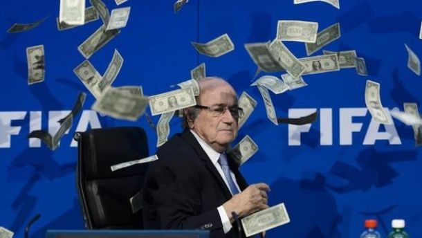 Lluvia de billetes para Blatter