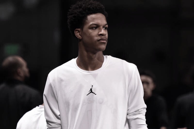 Shareef se perderá su 'Freshman Year' en UCLA debido a una cirugía de corazón Shareef se perderá su 'Freshman Year' en UCLA debido a una cirugía de corazón