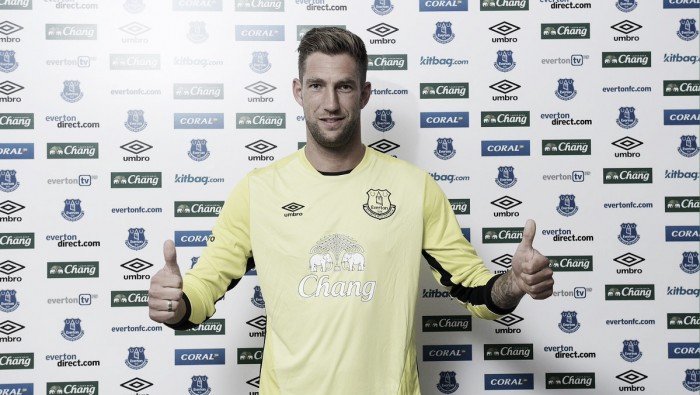 Everton sign Maarten Stekelenburg from Fulham