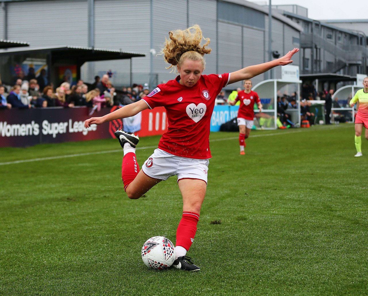 Brighton sign Lionesses youth international Katie Robinson